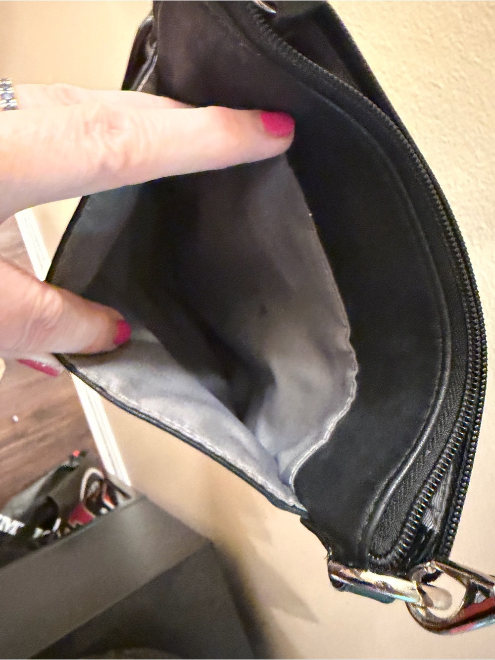 Coach 2008 Black Leather Crossbody Bag with Pleated Front 42585 - Picture 4 of 8